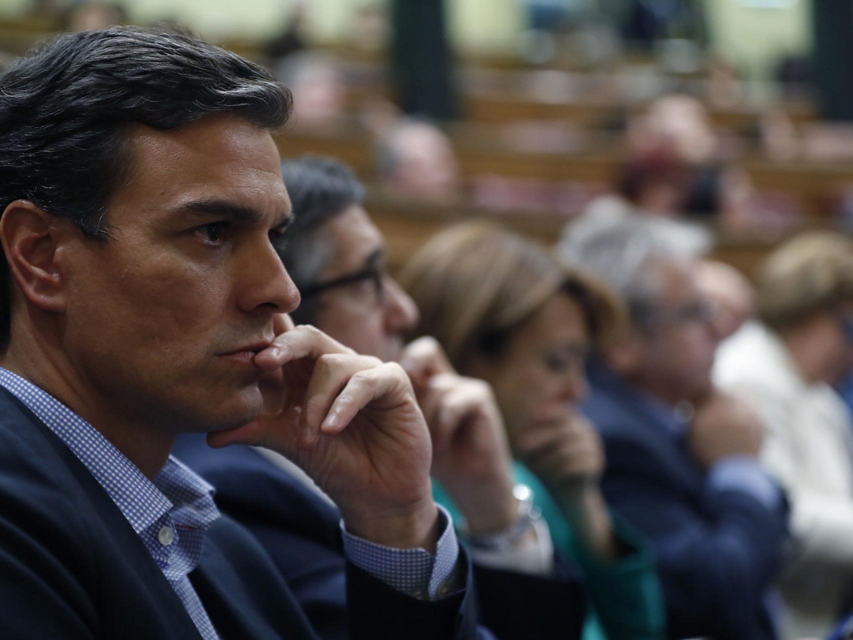 Pedro Sánchez, junto a Patxi López en uno de sus últimos días como diputado.
