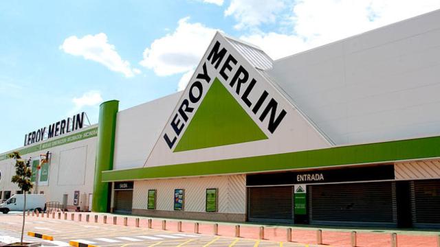 Entrada principal de una de las tiendas de Leroy Merlin.