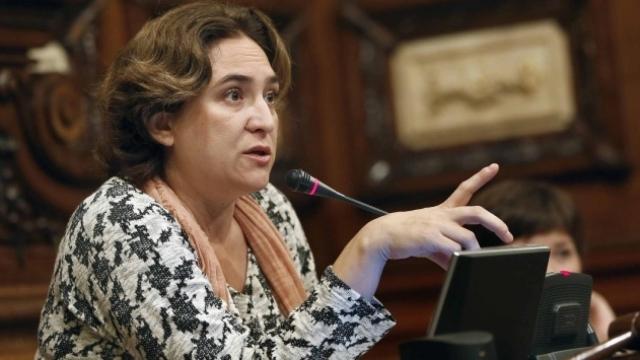 La alcaldesa de Barcelona, Ada Colau, durante un pleno.