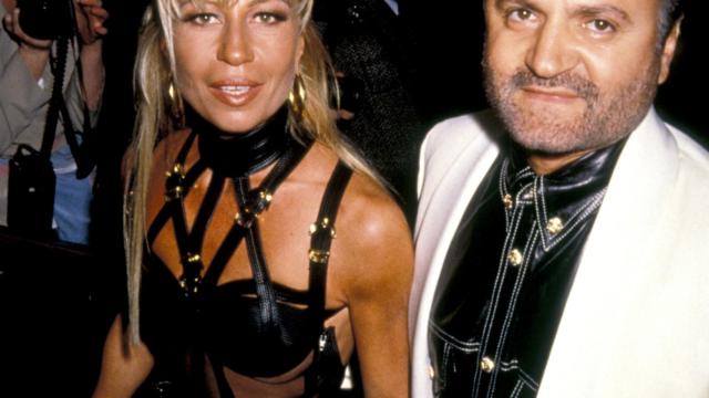 Donatella Versace, la diosa de la moda ha hecho resurgir el imperio que delegó de su hermano.