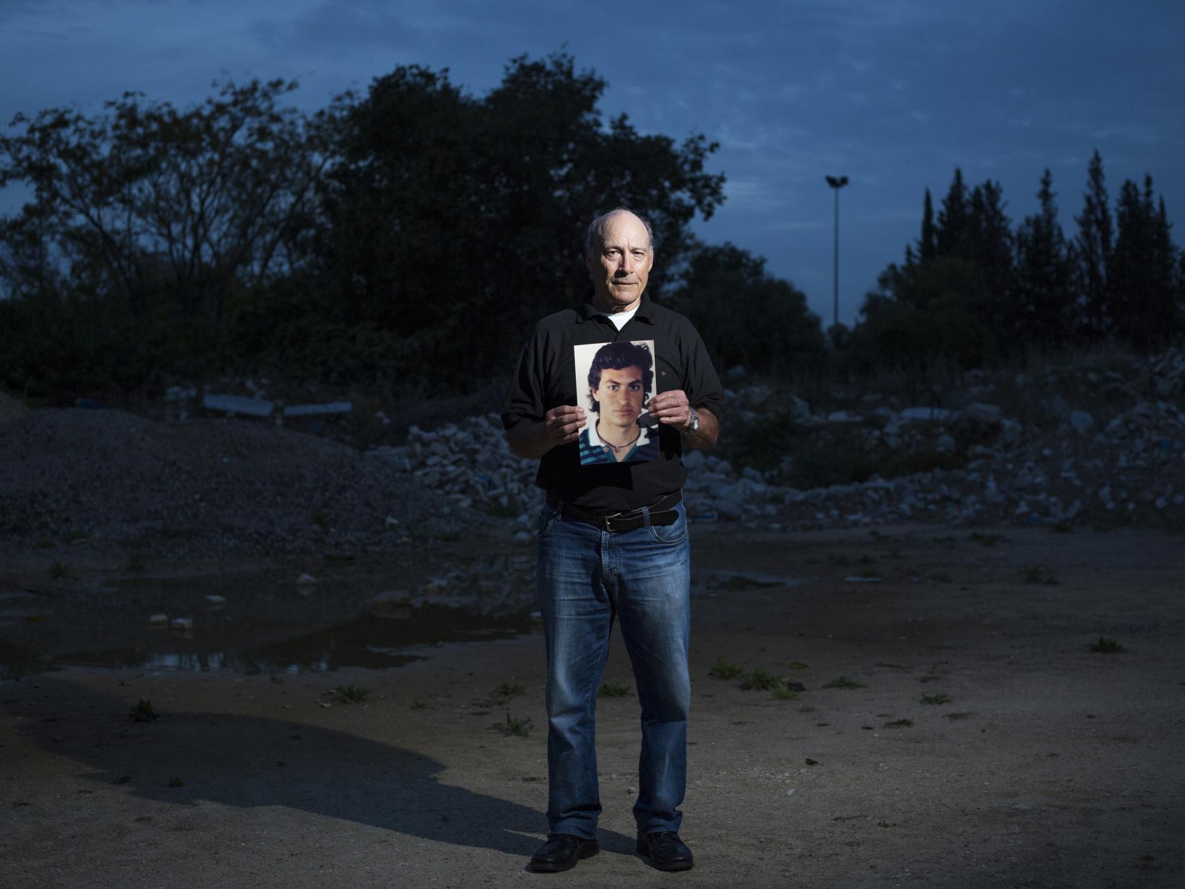 Paco Holgado, 'Padre Coraje', no quiere morir sin saber quién mató al mayor de sus cuatro hijos.