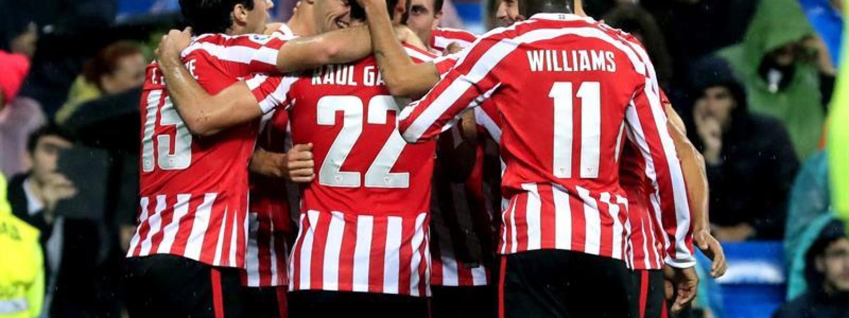 Los jugadores del Athletic celebran un gol.