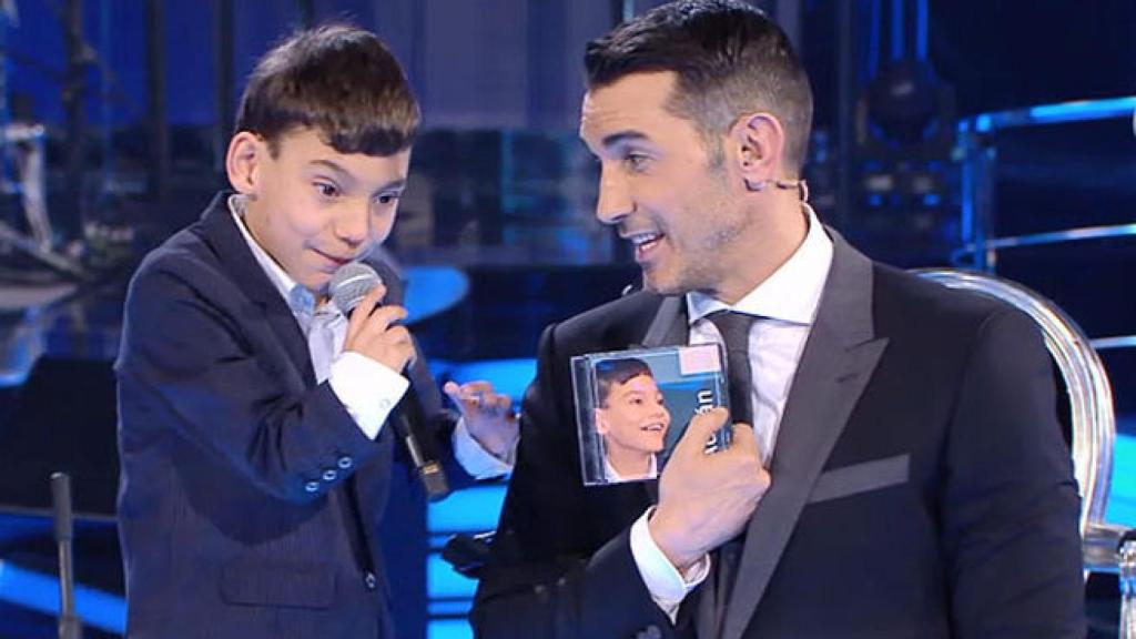 Telecinco prepara una gala especial de duetos de Adrián Martín ('Levántate')