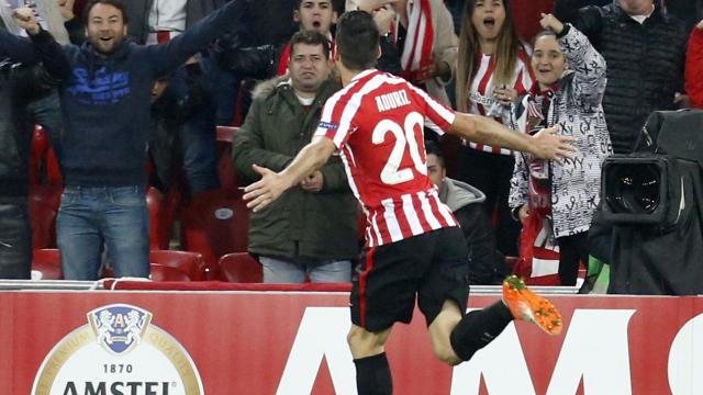 Aduriz celebra un gol ante el Genk.
