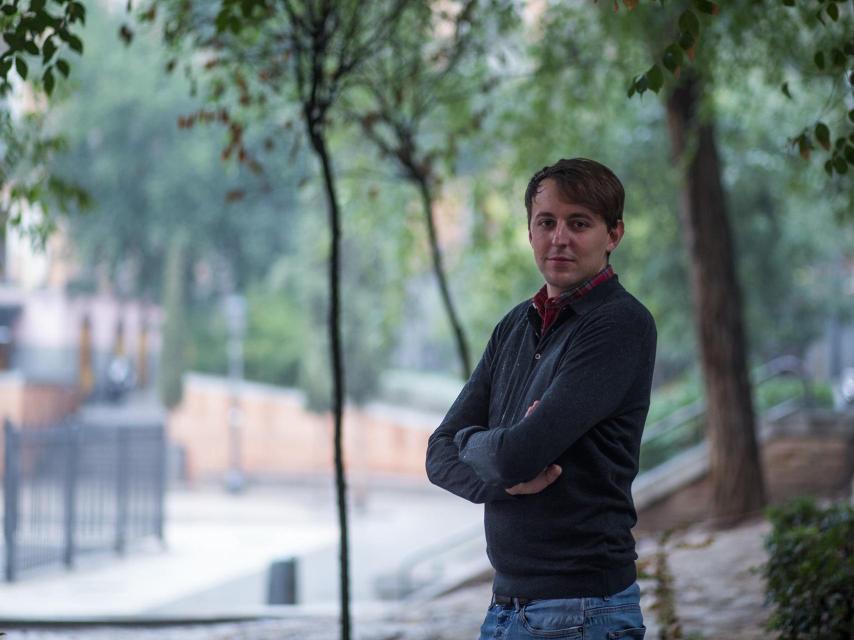 El eurodiputado, que asegura mojarse, en la plaza del Dos de Mayo de Madrid.
