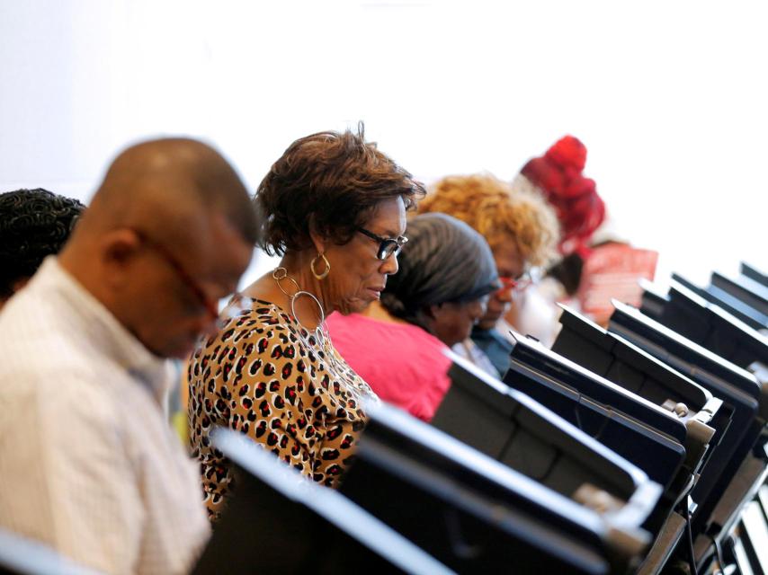 Estadounidenses ejercen su derecho al voto esta semana en Carolina del Norte.