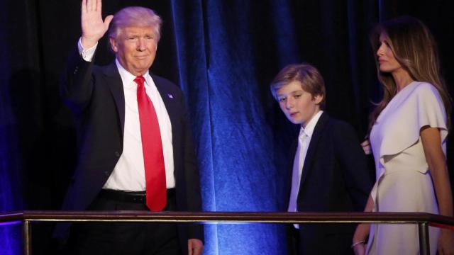 Trump comparece ante sus seguidores con un mensaje calmo y conciliador.