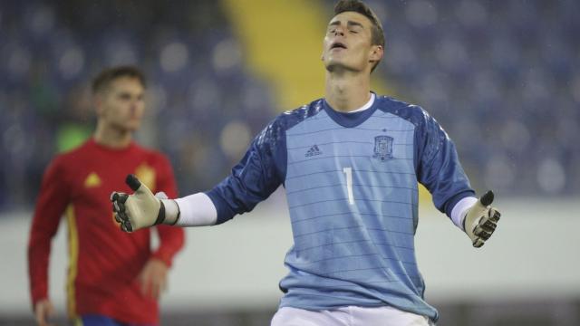 Kepa se lamenta durante el partido ante Austria.