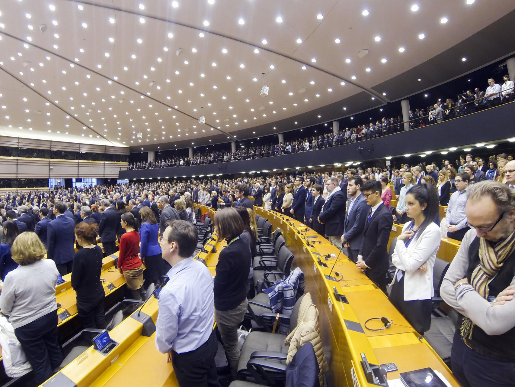 La Eurocámara celebró una ceremonia de homenaje a las víctimas del 13-N