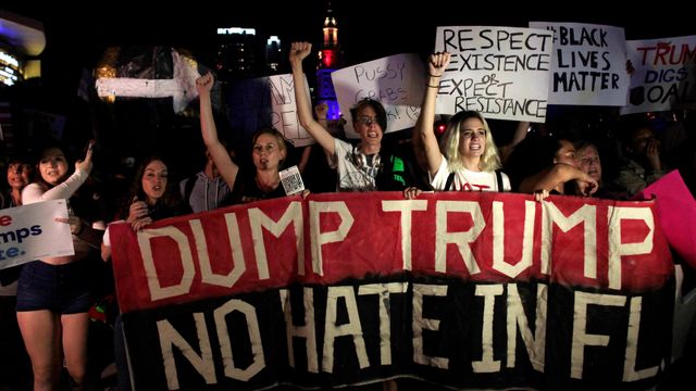 Manifestantes durante este viernes.