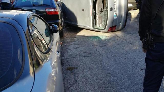 Así quedó el coche de la víctima tras el tiroteo.