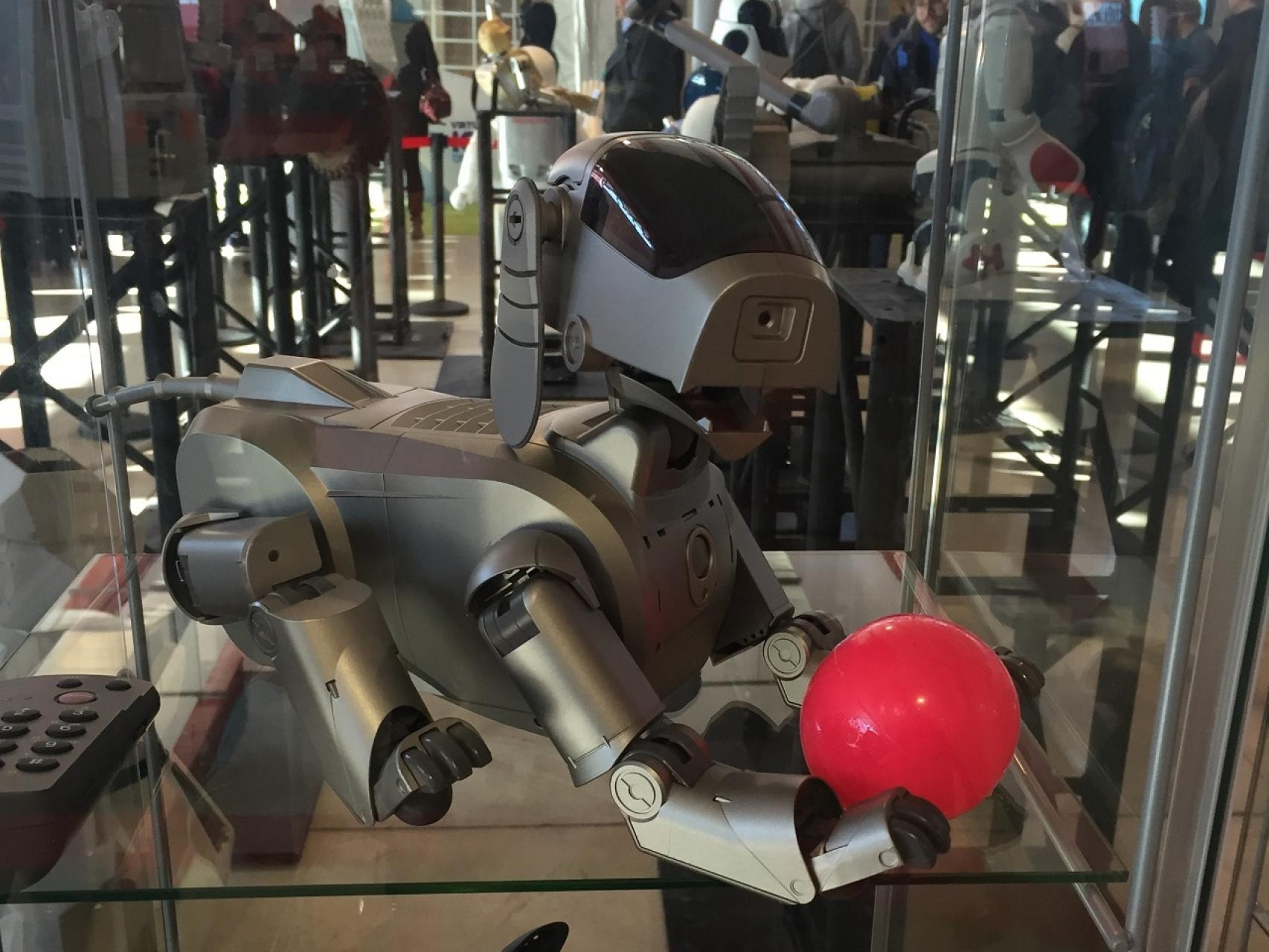 Un robot Aibo de Sony de principios de siglo.
