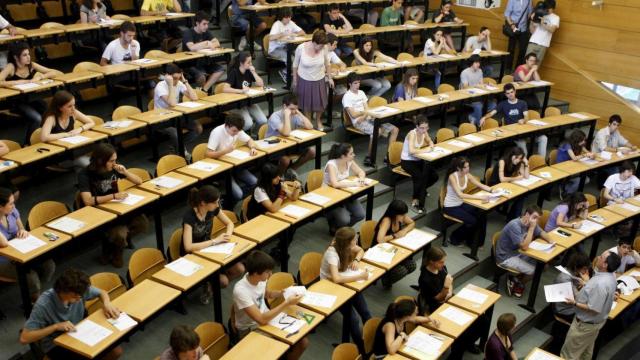 Estudiantes en un aula universitaria española.