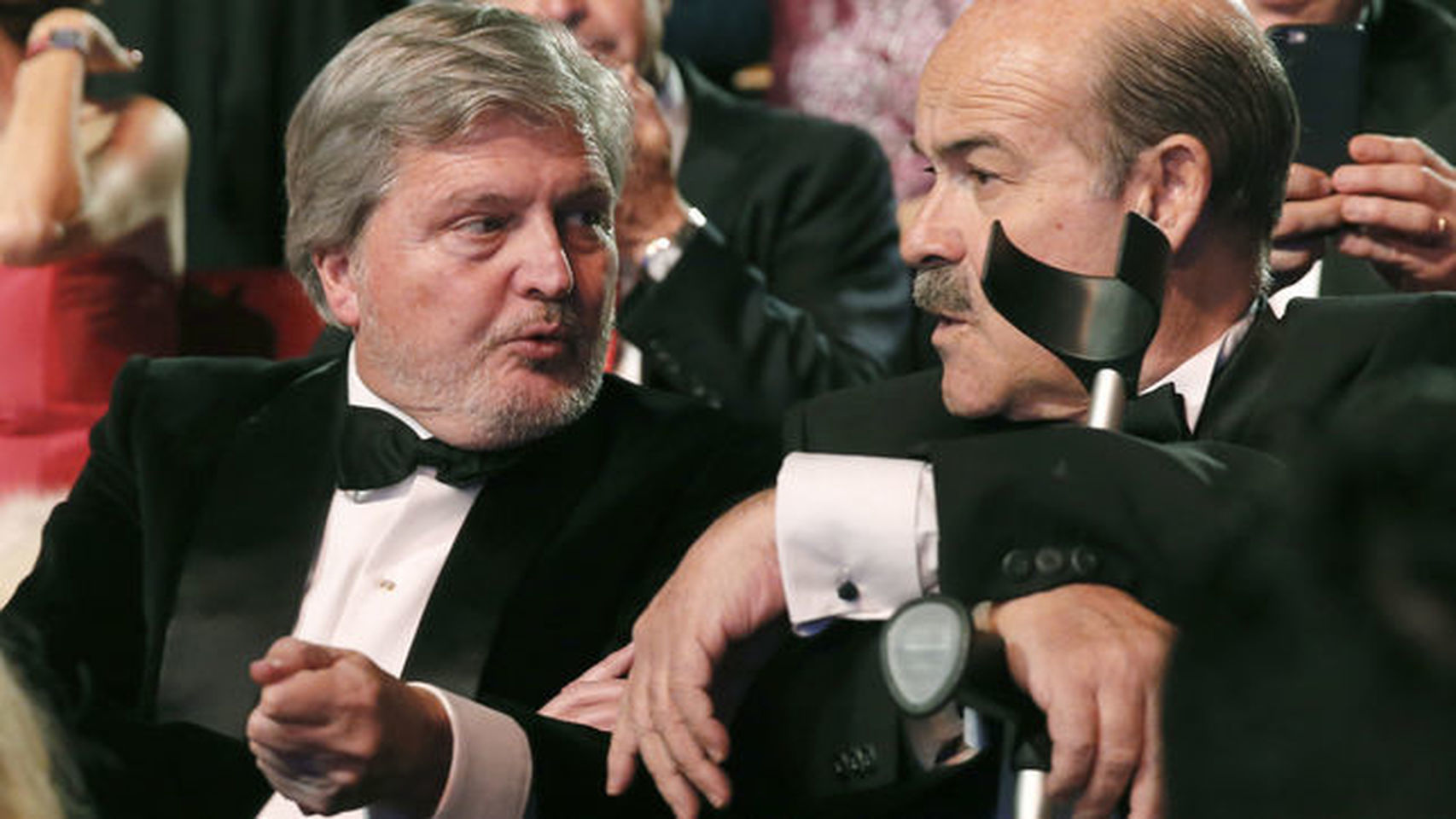 El ministro de Culturo junto a Antonio Resines en los Goya.