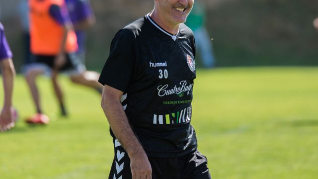 Paco Herrera en un entrenamiento con el Valladolid.