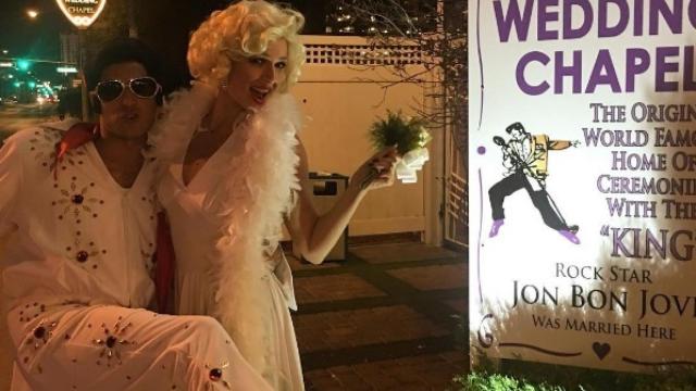 Eva González y Cayetano Rivera han viajado a Las Vegas para casarse vestidos de Elvis y Marilyn.