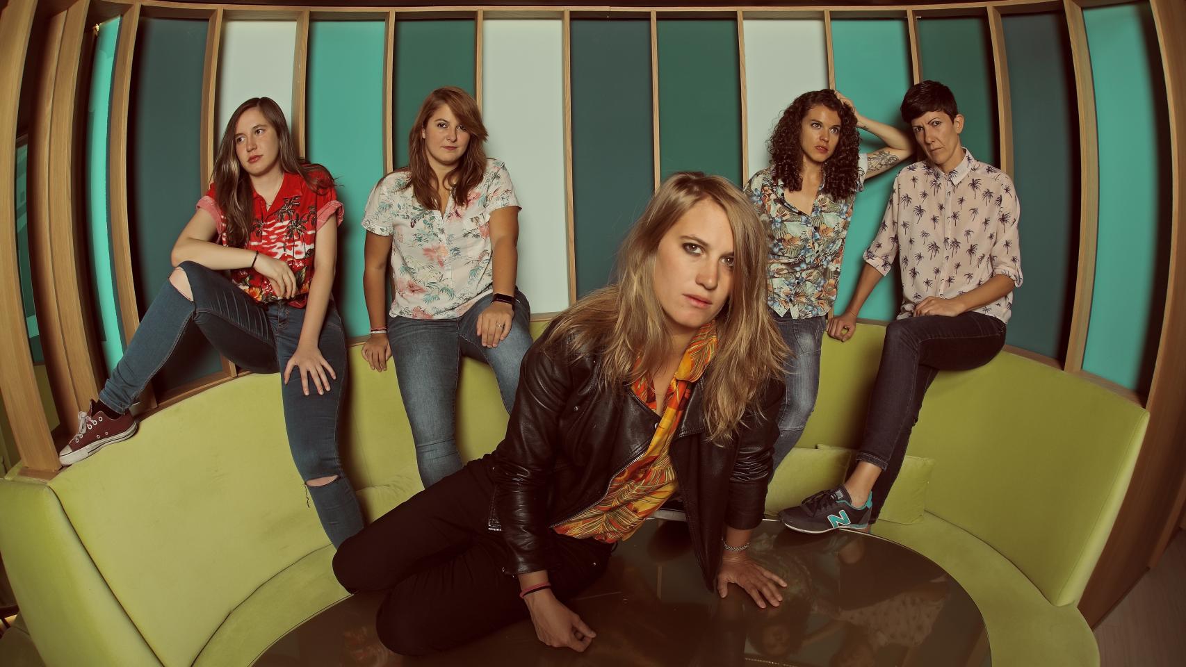 Las Chillers, la banda de moda que versionan clásicos pachangueros.