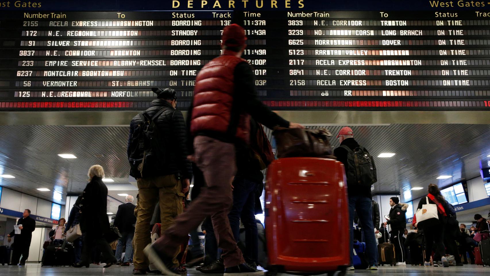 Ajetreo en la estación Penn de Nueva York ante el trasiego por Acción de Gracias.