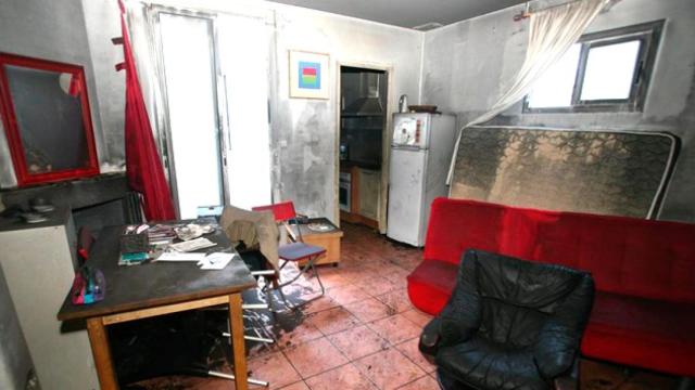 Piso afectado por el incendio de la calle Santa Anna, donde murió la anciana.