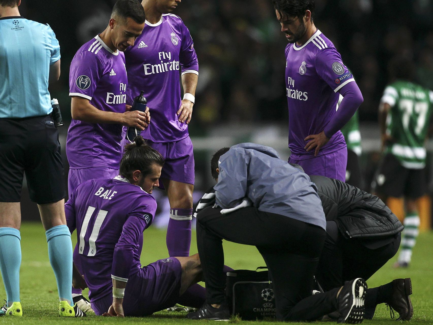 Bale, en el suelo tras la lesión en el José Alvalade.