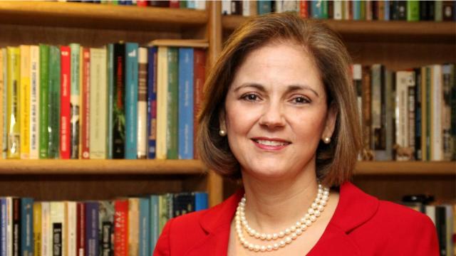 Charo Guerra considera que Santos ha cometido un golpe Estado.