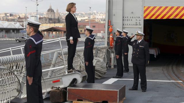 María Dolores de Cospedal en su primera visita a las tropas en el exterior.