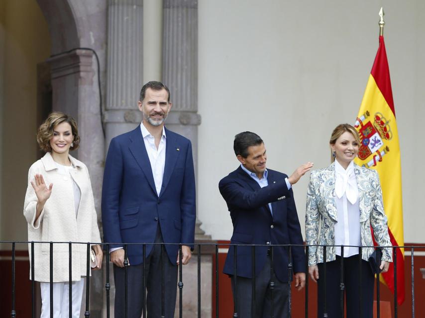 Los monarcas durante su visita a México.