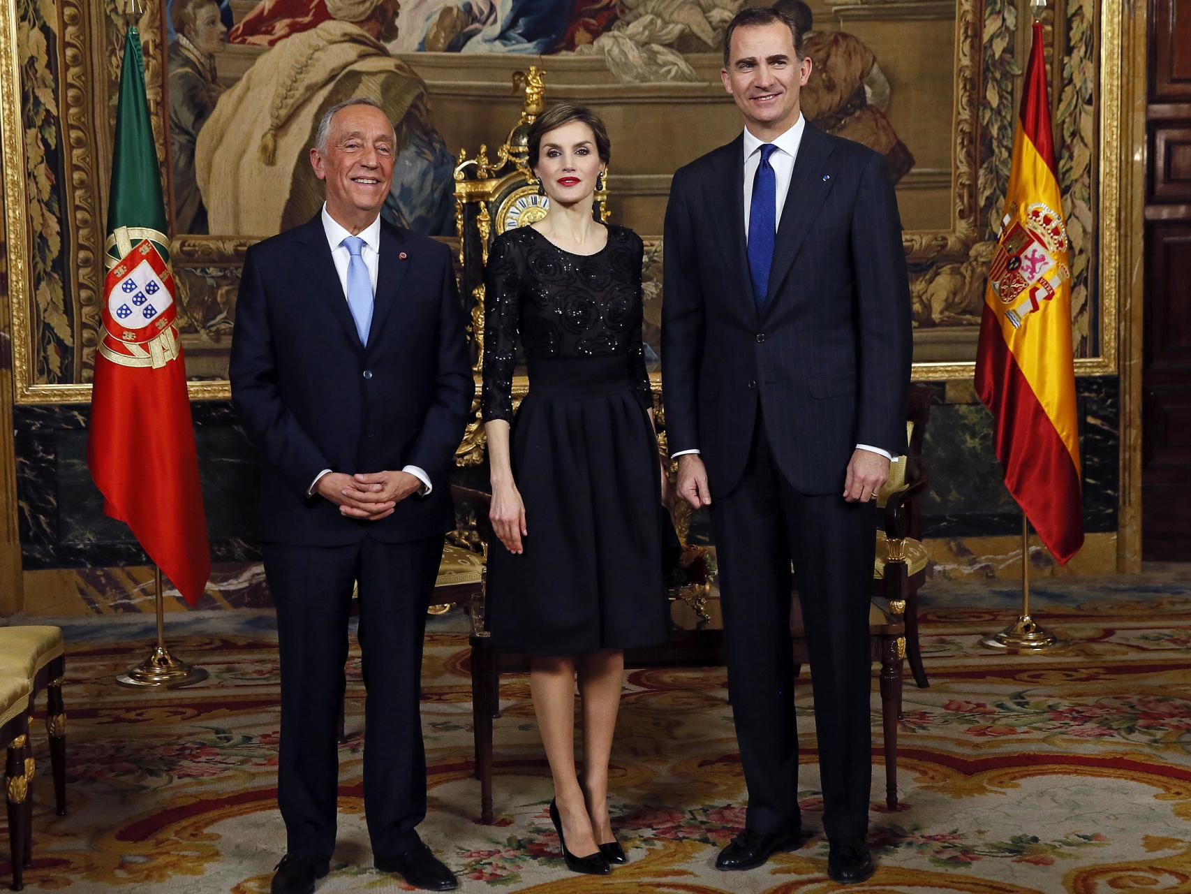 El rey Felipe VI y la reina Letizia con el presidente de Portugal, Marcelo Rebelo de Sousa con motivo de su primera visita oficial a España en marzo de 2016.