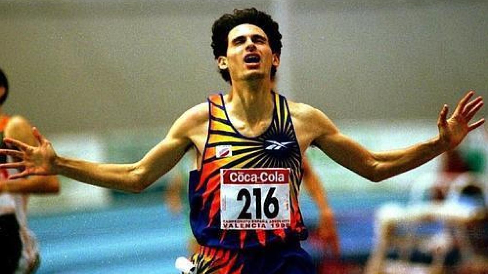 Roberto Parra llega a la meta.