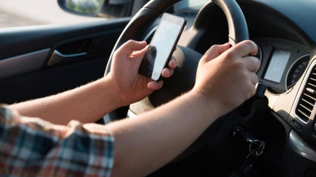 ¿Tendría que haber un Modo Coche en los Smartphone para evitar accidentes?