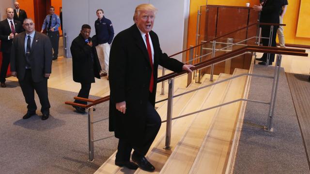 Trump dice que también ganó el voto popular si se deducen los votos ilegales