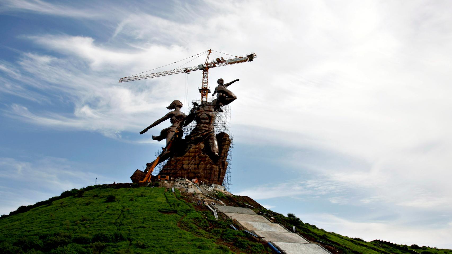 Monumento al Renacimiento Africano, inacabado en 2009.