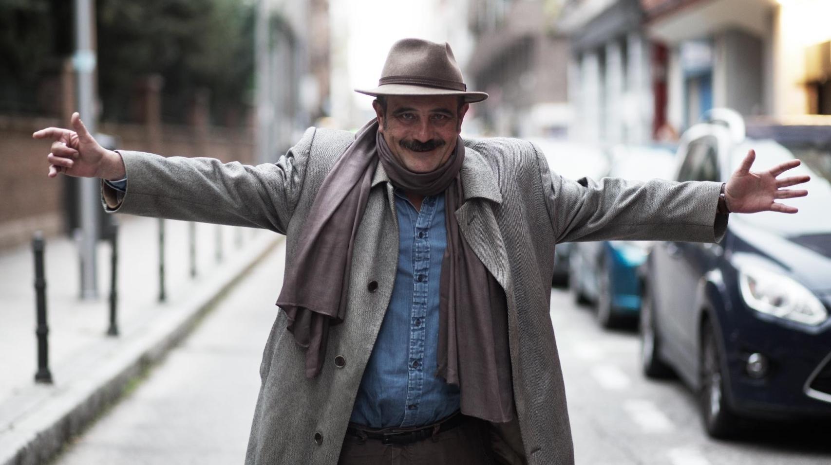 El novelista asegura que leer le ha resuelto la vida.