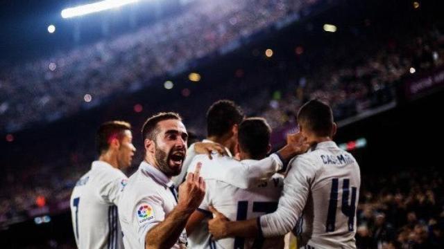 Peineta de Carvajal en el Camp Nou.