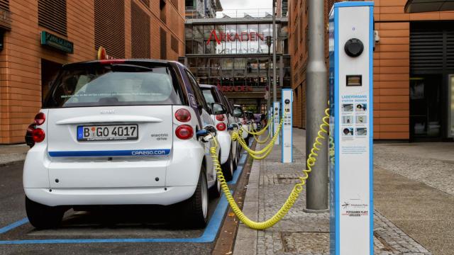 BMW, Daimler, Volkswagen y Ford crearán una red europea de supercargadores