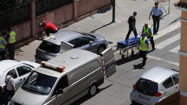 Levantamiento del cadáver del médico jubilado apuñalado el año pasado en Lleida