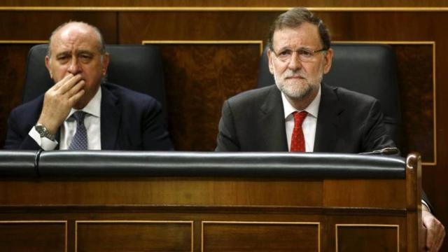 Fernández Díaz, pese a su enfermedad, quiso mantenerse fiel a Mariano Rajoydurante el año que el Ejecutivo ha estado en funciones.