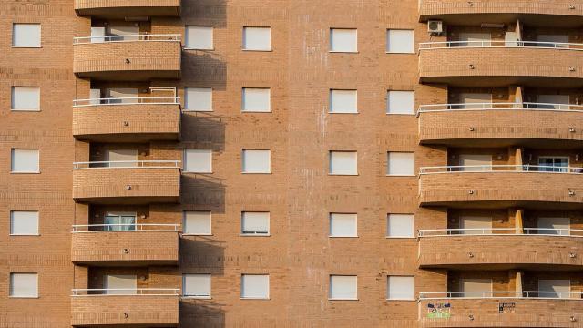 Un bloque de pisos en una imagen de archivo.