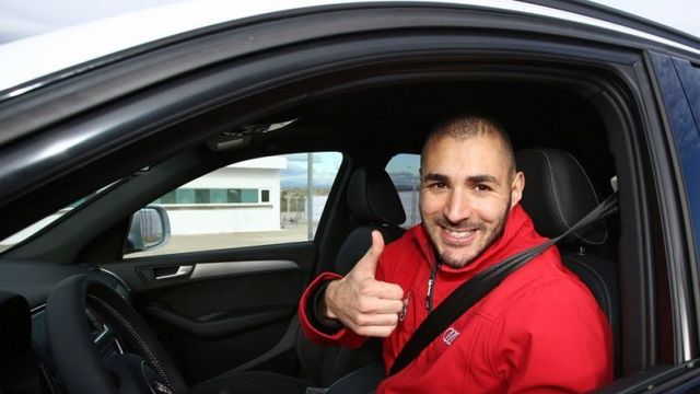 Benzema, durante la presentación de los coches Audi del Real Madrid.