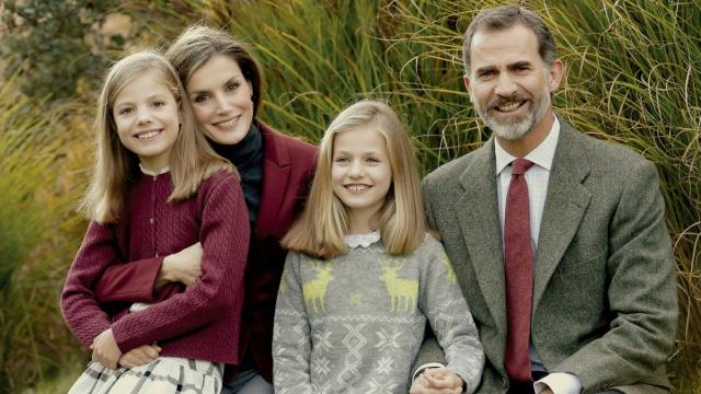 La Familia Real al completo en los jardines de Zarzuela.