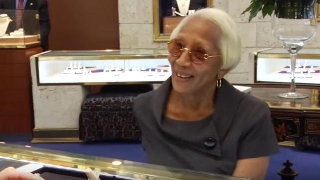 Doris Payne,en un momento de su documental.