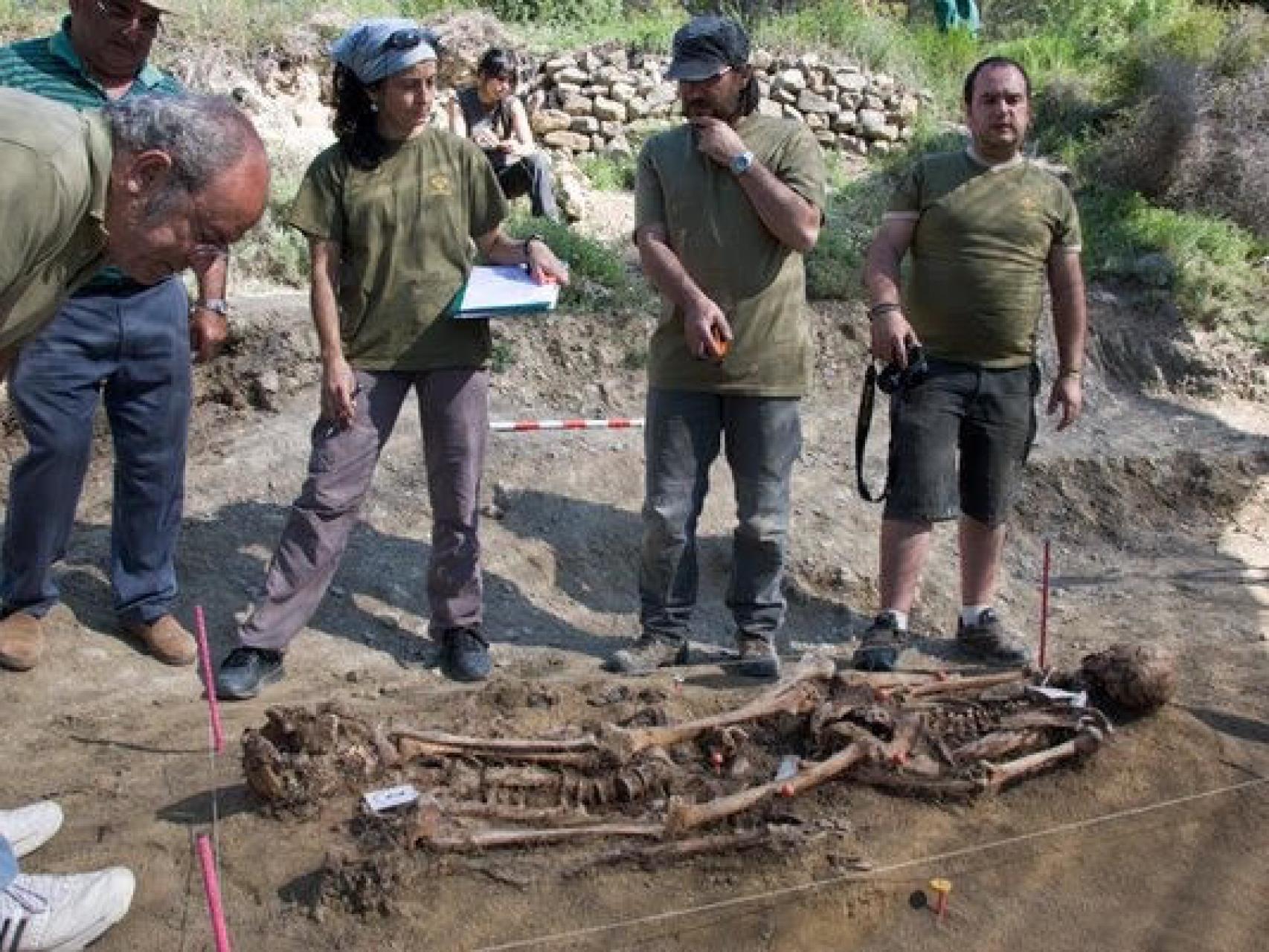 Pedro Corral en la fosa común de Rubielos.