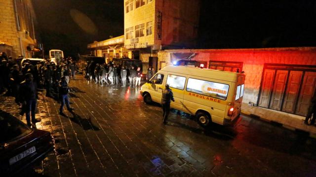 La Policía jordana acordona el exterior de la ciudadela de Karak.