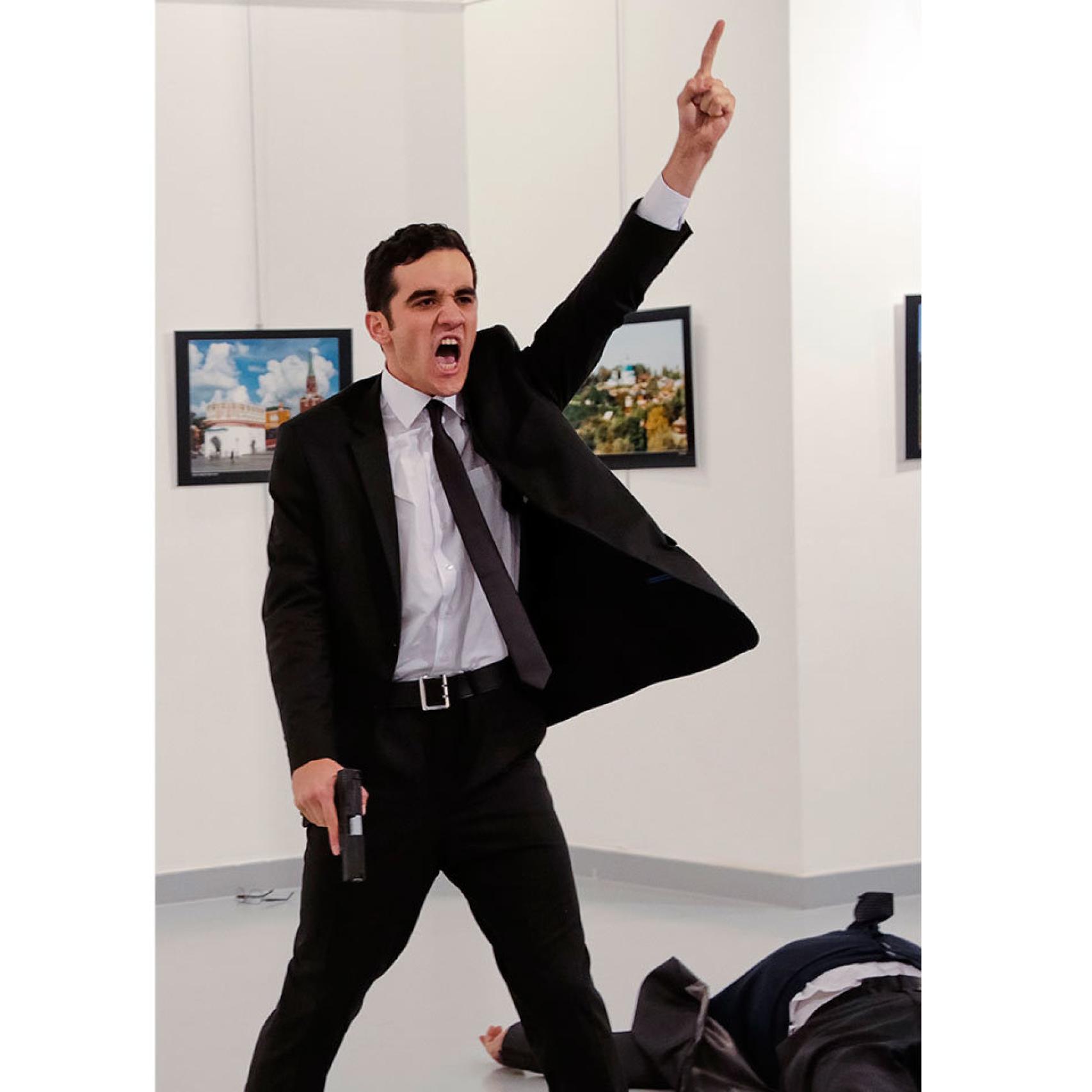 El Asesinano del embajador ruso en Turquía. AP/ Gtres