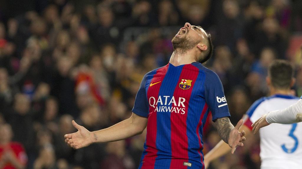 Paco Alcácer celebra con rabia su gol al Hércules.