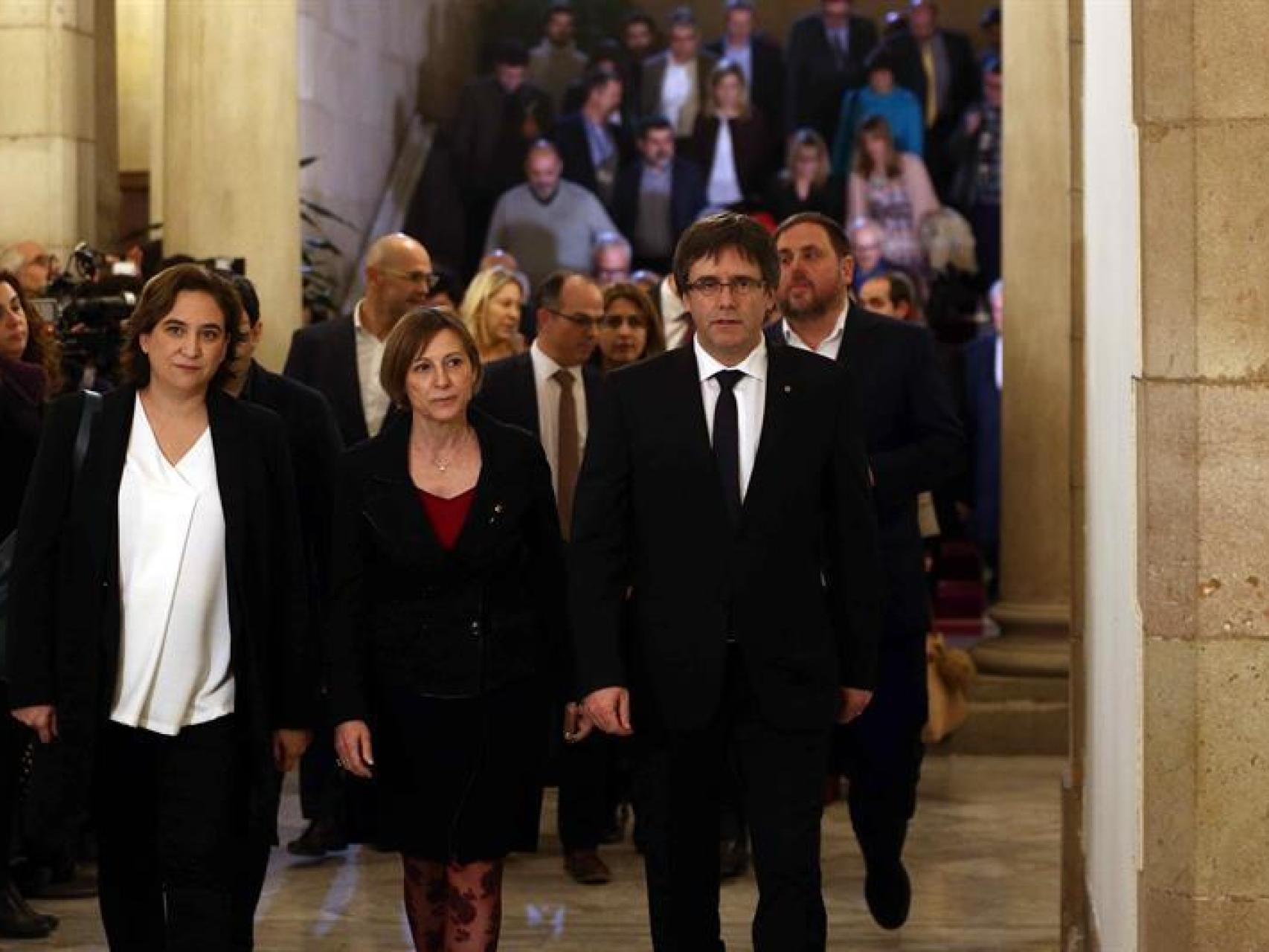 Colau, Forcadell y Puigdemont en la cumbre.