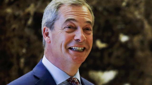 Farage visitó a Julian Assange.