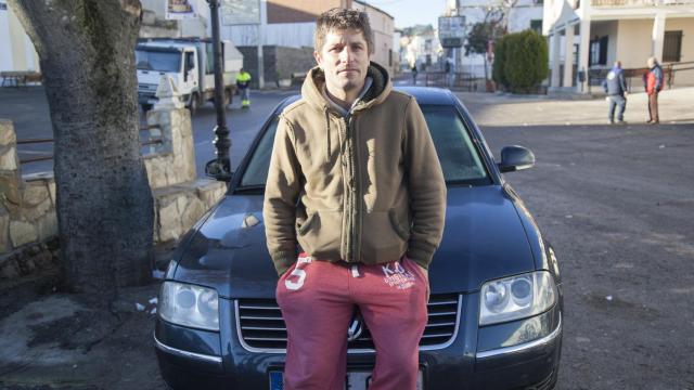 Patxi es uno de los miembros de la familia Sánchez. Le robaron el coche en la madrugada de la fiesta del Gordo.