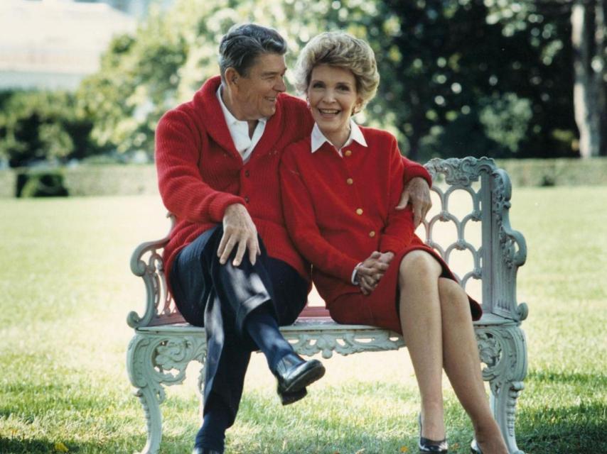 Ronald Reagan junto a su mujer, Nancy Reagan.