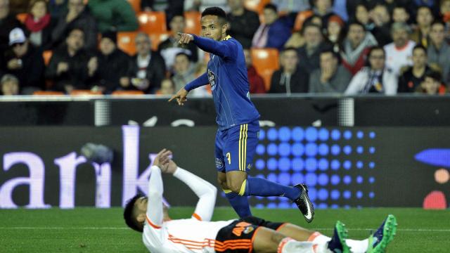 Bogonda celebra el segundo tanto del Celta en Mestalla.